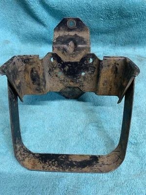 1959 Chevrolet Chevy Impala Windshield Washer Bucket Bracket Original - Imagem 1 de 4