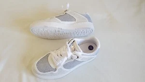 Neu Guess Damen Sommer Sneaker Silber Grau Weiß Größe 40 - Bild 1 von 10