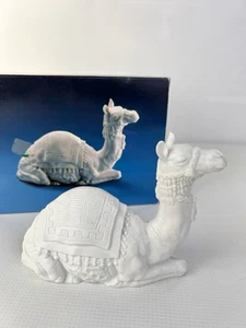 Estatuilla de porcelana bisque blanca camel de colección belén Avon 1984 con caja - Imagen 1 de 6