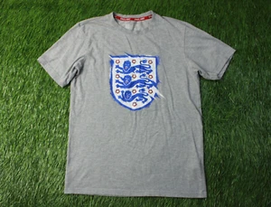 ENGLAND TEAM 2020/2021 FOOTBALL SHIRT JERSEY CASUAL TEE FANATICS ORIGINAL SIZE M - Picture 1 of 9