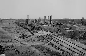 1864 Tren de municiones confederado ruinas FOTO General de la Guerra Civil John Bell Hood - Imagen 1 de 1
