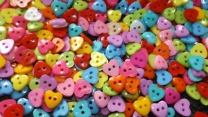 SMALL MEDIUM LARGE ASSORTED HEART BUTTONS FOR BABY CLOTHES, BAGS, CRAFTS, ETC - Picture 1 of 37