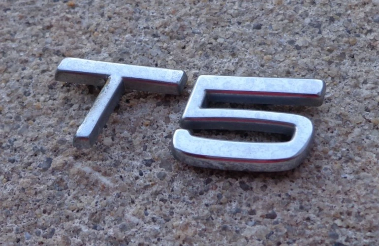Volvo T5 emblema letras insignia calcomanía logotipo S60 trasero OEM original de fábrica Foto 1 de 1