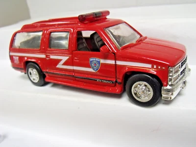 ROAD CHAMP CHEVROLET SURBURBAN FIRE CAR BOWLING GRN, VY GD COND,NO BOX,COMB SHIP - Image 1 of 2