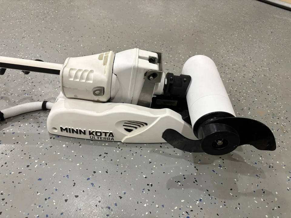 Minn Kota Riptide 112 Ulterra 72" Shaft Auto Deploy  - Image 1 of 4