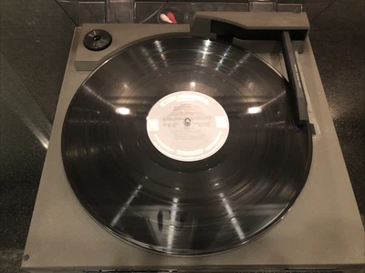 Sistema de brazo de seguimiento lineal tocadiscos Luxman completamente automático P-007 Foto 1 de 4