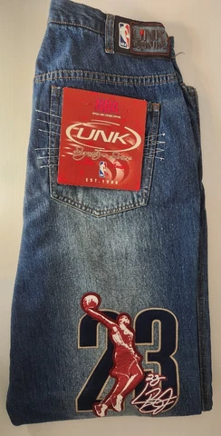 UNK Signature Series NBA CLEVELAND CAVALIERS LEBRON JAMES 23 Denim Jeans NEW VTG Cover