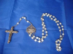 Rosario filigrana. Plata y nácar. Finales XIX. Cristo repujado. Anagrama corazón - Imagen 1 de 4
