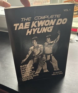 The Complete Tae Kwon Do Hyung Volume 1 by Master Hee Il Cho, 1984 - Bild 1 von 7