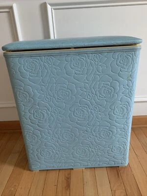 Cesta de ropa de lavandería azul patrón rosa Burlington de mediados de siglo de colección Foto 1 de 4