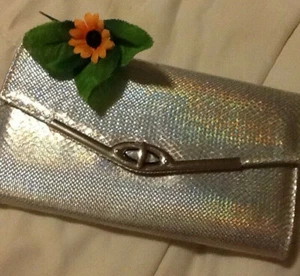 Fioni Silver Irridescent Fold Clutch Wallet w/Snap - Bild 1 von 5