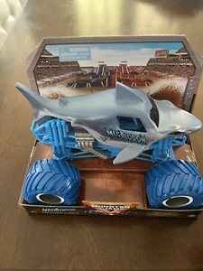 Neu Monster Jam Monster Truck - MEGALODON 1:24 2022 - Bild 1 von 5