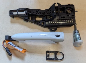 RENAULT CLIO EXTERIOR DOOR HANDLE ASSEMBLY FRONT LEFT 2015 MK4 (2012-2016) - Picture 1 of 10