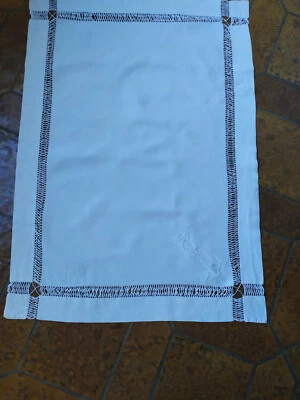 Superbe centre de table ancien en lin ajouré brodé, Dimensions 86 x 61 cm - Photo 1/4