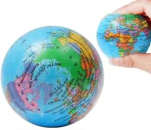 Stress abbauen mit 2 Stressbälle Weltkugelform | Softbälle Globus Antistressball - Bild 1 von 4