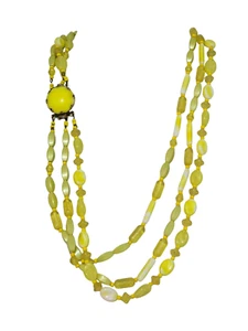 Collana perle giallo sole triplo filo vintage Germania Ovest con chiusura scatola - Foto 1 di 9