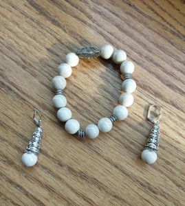 Bali Style Earrings & Stretch Bracelet in Silver Tone with Howlite/White Stone - Picture 1 of 4