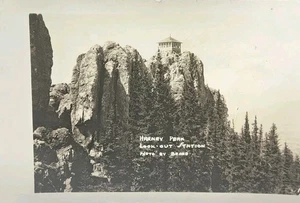 c1928 Ansichtskarte ~ Aussichtspunkt ~ Harney Peak, South Dakota. #-7772 - Bild 1 von 17