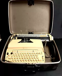 Máquina de escribir eléctrica portátil Sears & Roebuck modelo 871.83001 serie S6LG con... - Imagen 1 de 9