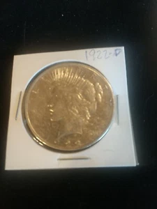 1922 D Peace Silver Dollar YOU WILL GET THE ONE IN THE PICTURES. (DW-11-26) - Imagen 1 de 2