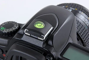 2in1 Kamera Wasserwaage Blitzschuhabdeckung Kontaktenschutz schwarz für DSLR SLR - Bild 1 von 2