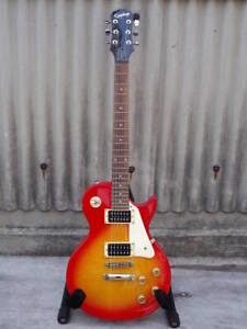 E-Gitarre Epiphone von Gibson Les Paul Studio Kirsche Sunburst Made in Korea