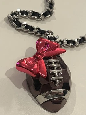 Betsey Johnson Fútbol Colgante Collar Rosa Arco Dije Moda Elegante Cinta Lujo Foto 1 de 4