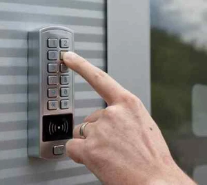 Codelocks Vandal Resist Standalone Door Controller Keypad with RFID - Brand New - Picture 1 of 2