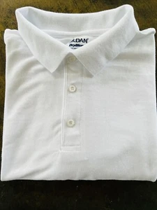 Neu Gildan Herren Poloshirt WHT 5XL 100% Baumwolle Strick kurz Slv 3-Knopf Kragen  - Bild 1 von 4