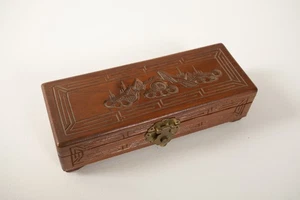 Small Hand Craved Box (UC1/JSF6)Asian Mountain Seen and Motif Hinged Lid & Clasp - Picture 1 of 11