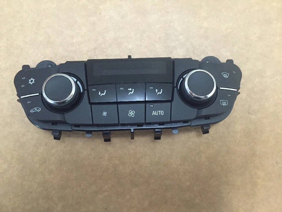 25951145(46)13273100 20942193 GM Heater & A/C Control Module 2012-13 Buick Regal - Image 1 of 4