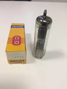 PY 82 - PY82 PHILIPS VALVOLA TUBE VACUUM ROHERE NUOVA NEW ORIGINALE OLD STOCK - Picture 1 of 1