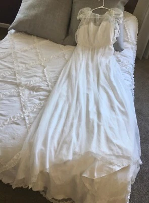 Vestido de novia Galina - funda de malla de punto manga acampanada con ribete de encaje Foto 1 de 4