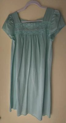 Vintage VANITY FAIR Sea Green Gown Lace Trim Pink Roses Nylon Medium Lingerie - Image 1 of 4