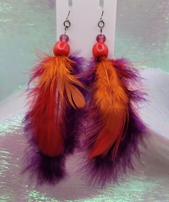 Pendientes de plumas moradas y rojas Foto 1 de 4