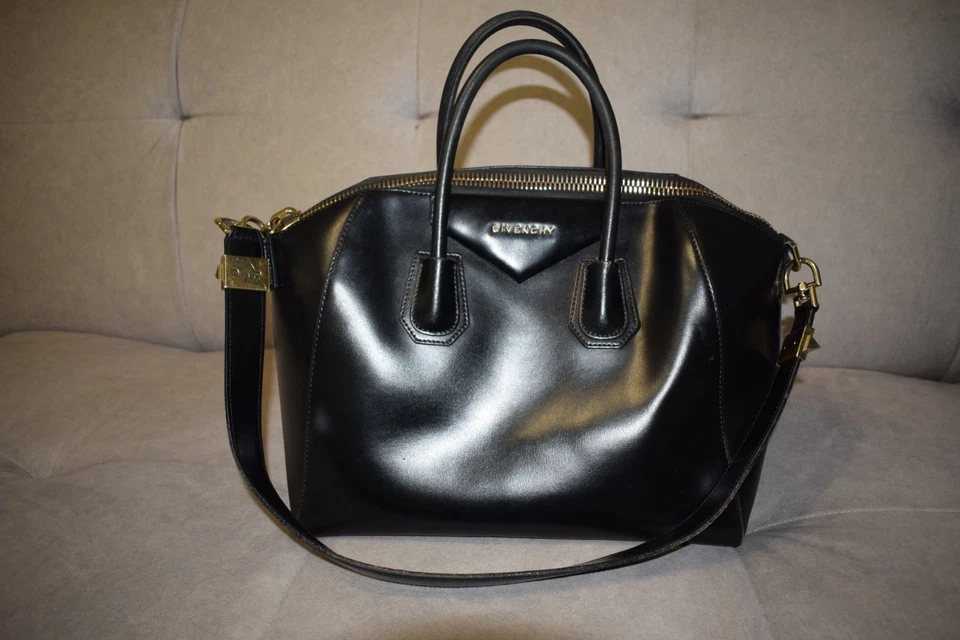 Bolso de Mano Givenchy Antigona Negro Liso Bolso de Hombro Mediano Hecho en Italia Foto 1 de 4