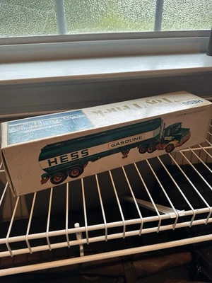 Camión cisterna Hess 1977 con caja original Foto 1 de 4