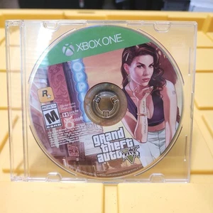 Grand Theft Auto V (GTA 5) -Xbox One- *Disc Only* TESTED!! - Picture 1 of 5