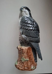 Outstanding Perigrine Falcon by Beswick Pottery - Picture 1 of 10