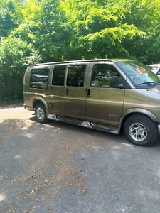 2000 Chevrolet Express - Picture 1 of 12