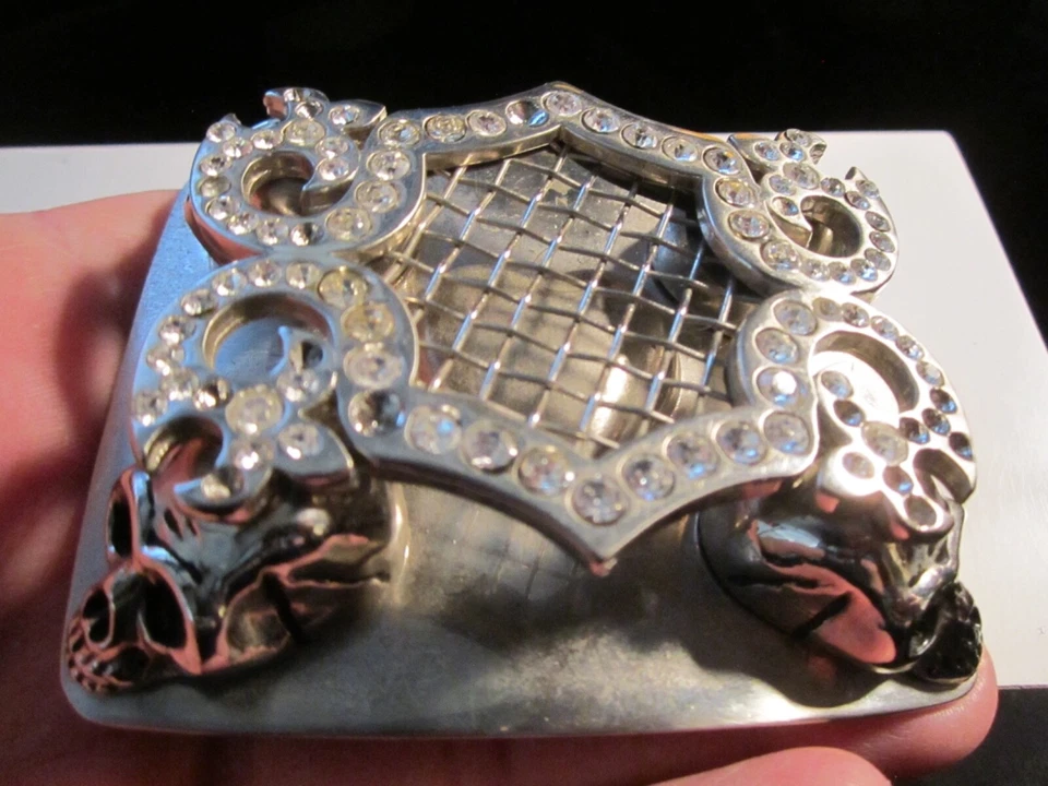 WASHED UP HOLLYWOOD BELT BUCKLE VERY LARGE SKULLS AND CRYSTALS DESIGN - GW-9 - Image 1 of 4
