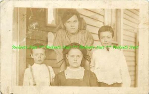 RPPC ca 1910-1920er Jahre vier Kinder Veranda 2 weiblich 2 männlich verkleidet süße Gesichter - Bild 1 von 2