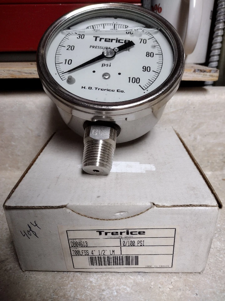 Trerice gauge, model# 700LFSS4004LA110 4" Dial, 1/2" Lower Mount, 0-100 PSI - Image 1 of 1