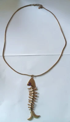 Collar de peces reversible tono dorado Linea by Louis dell'Olio ojos púrpuras y verdes Foto 1 de 4