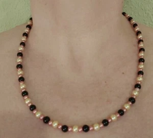 Handmade beaded necklace - Picture 1 of 3