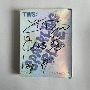 TWS 1er MINI ABUM 'AZUL BRILLANTE' SUERTE TODOS LOS MIEMBROS FIRMADO A MANO AUTOGRAFIADO - Imagen 1 de 24