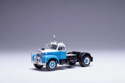Ixo 64TR012B 1/64 Mack B 61 1953 Blu E Bianco Modello Auto Diecast - Immagine 1 di 4
