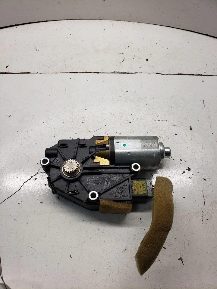 Motor de teto Mazda 3 2007 1383228 - Imagem 1 de 4