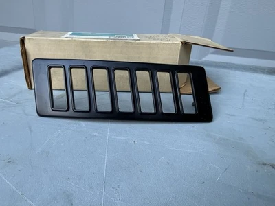 1970 - 1972 Chevelle 1/4 Panel Marker Light Bezel - Driver Side - NOS - 2972899 - Image 1 of 4