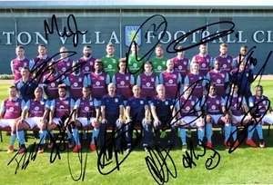ASTON VILLA F.C 2016/2017 SIGNED 12x8 TEAM PHOTOx13+COA *GREALISH* *HUTTON* - Bild 1 von 1